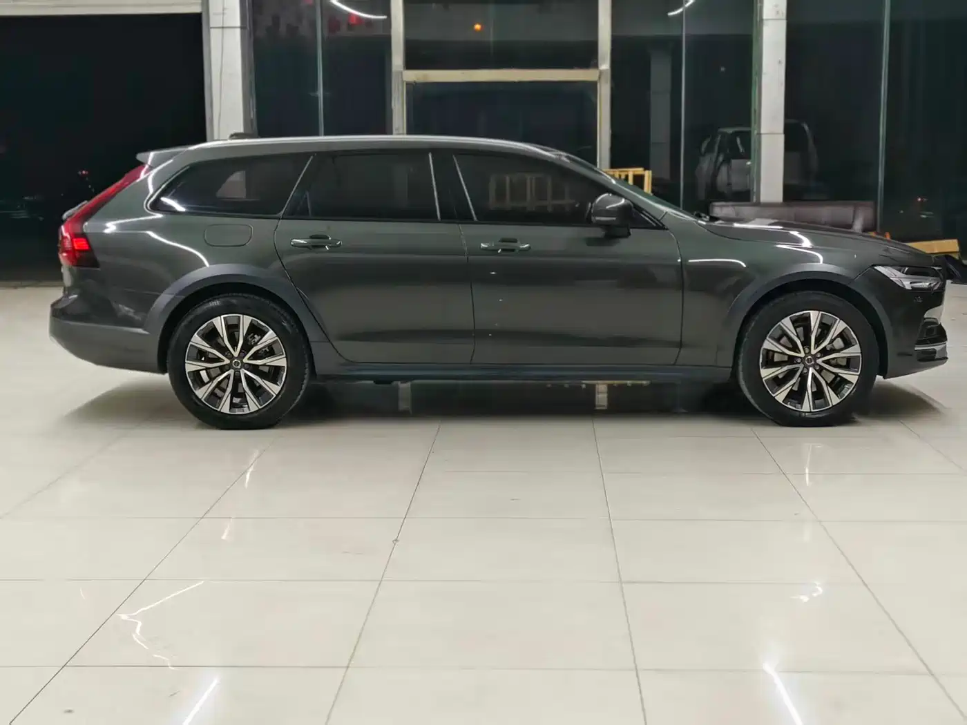 Volvo V90 2021 Model Cross Country B5 AWD Smart Edition фото 8