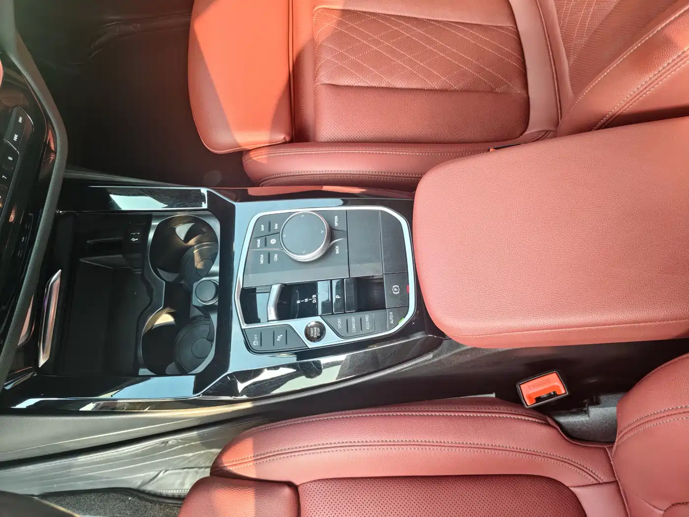BMW iX3 2024 Leading Edition фото 12