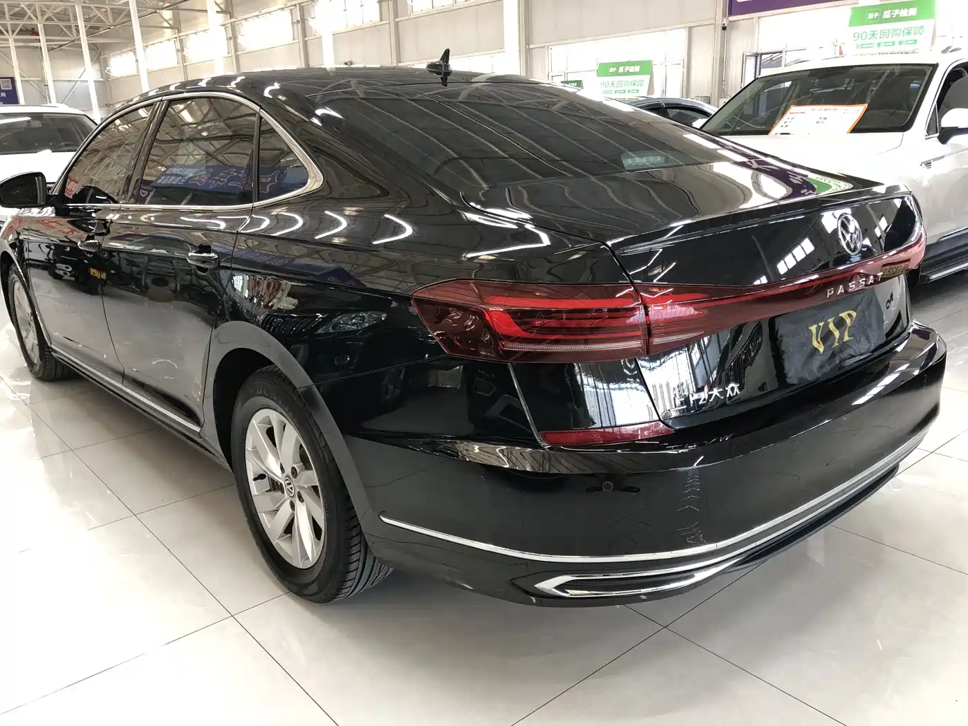 Volkswagen Passat 2023 280TSI Starlight Elite Edition фото 12