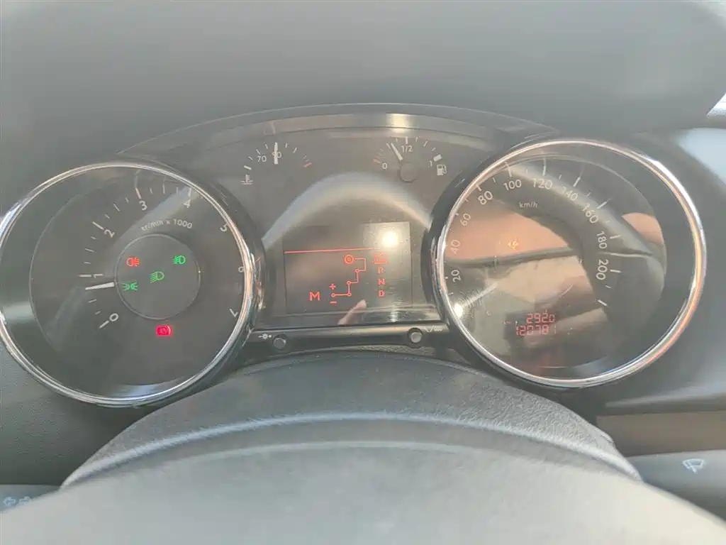 Peugeot 3008 2015 2.0L Automatic Trend Edition фото 12