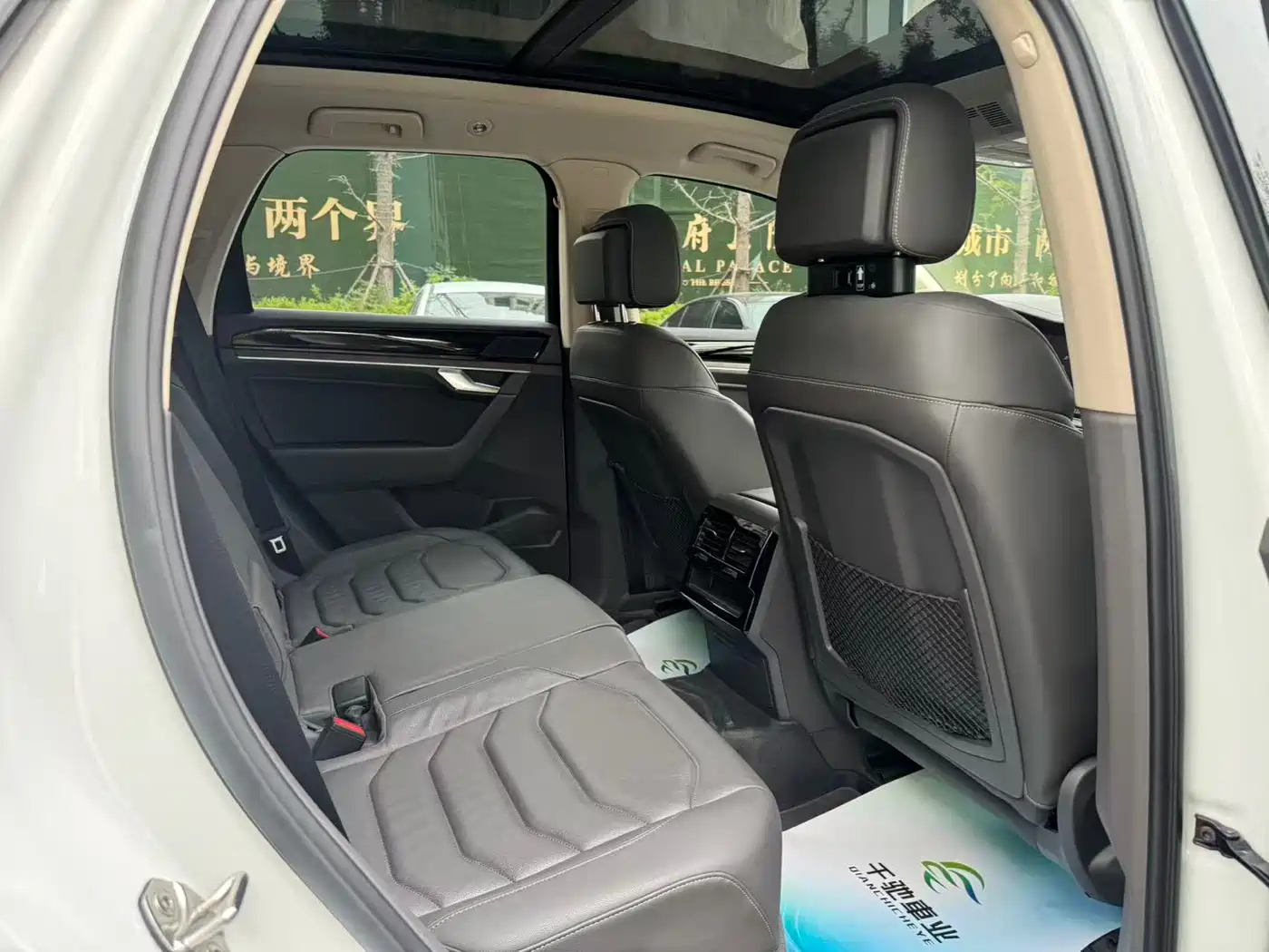 Volkswagen Touareg 2019 2.0TSI Sharp Wing Edition China VI фото 10