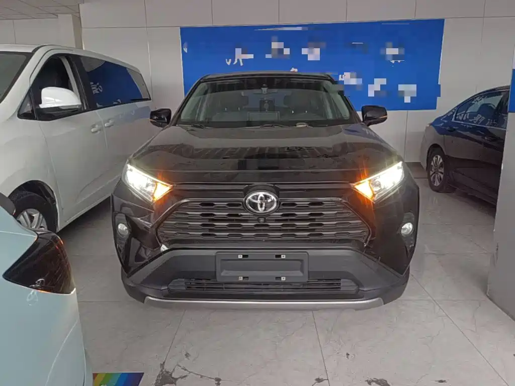 Фото 3 - Toyota RAV4
