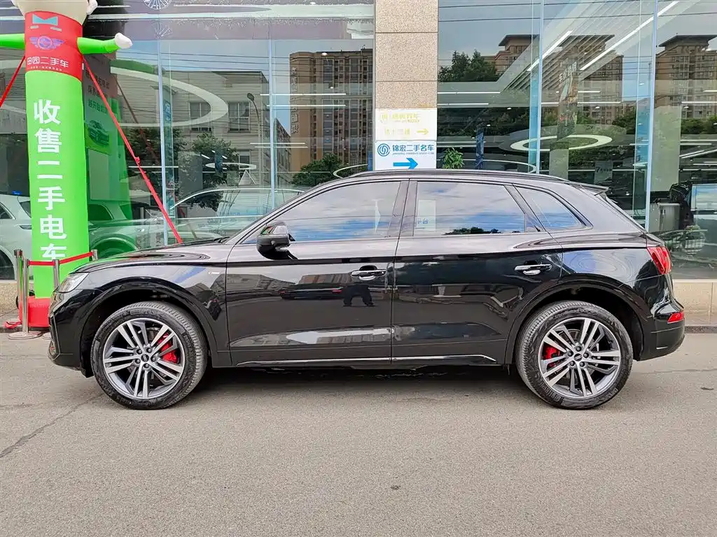 Audi Q5L 2024 Model 40 TFSI Luxury Dynamic фото 3