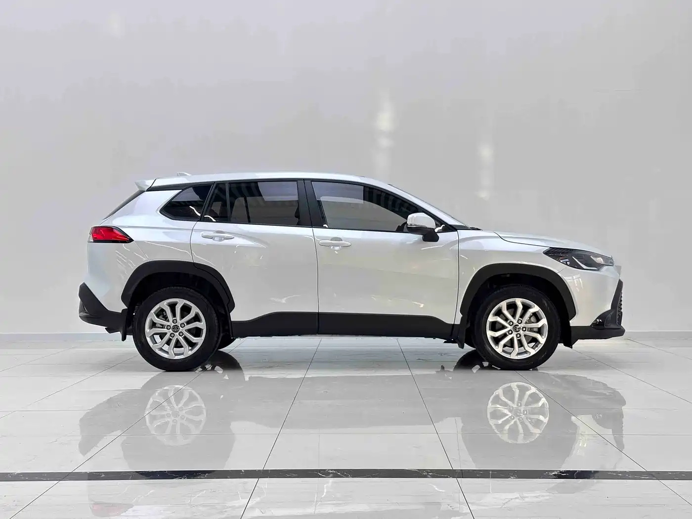 Toyota Frontlander 2023 2.0L CVT Leading Edition фото 6