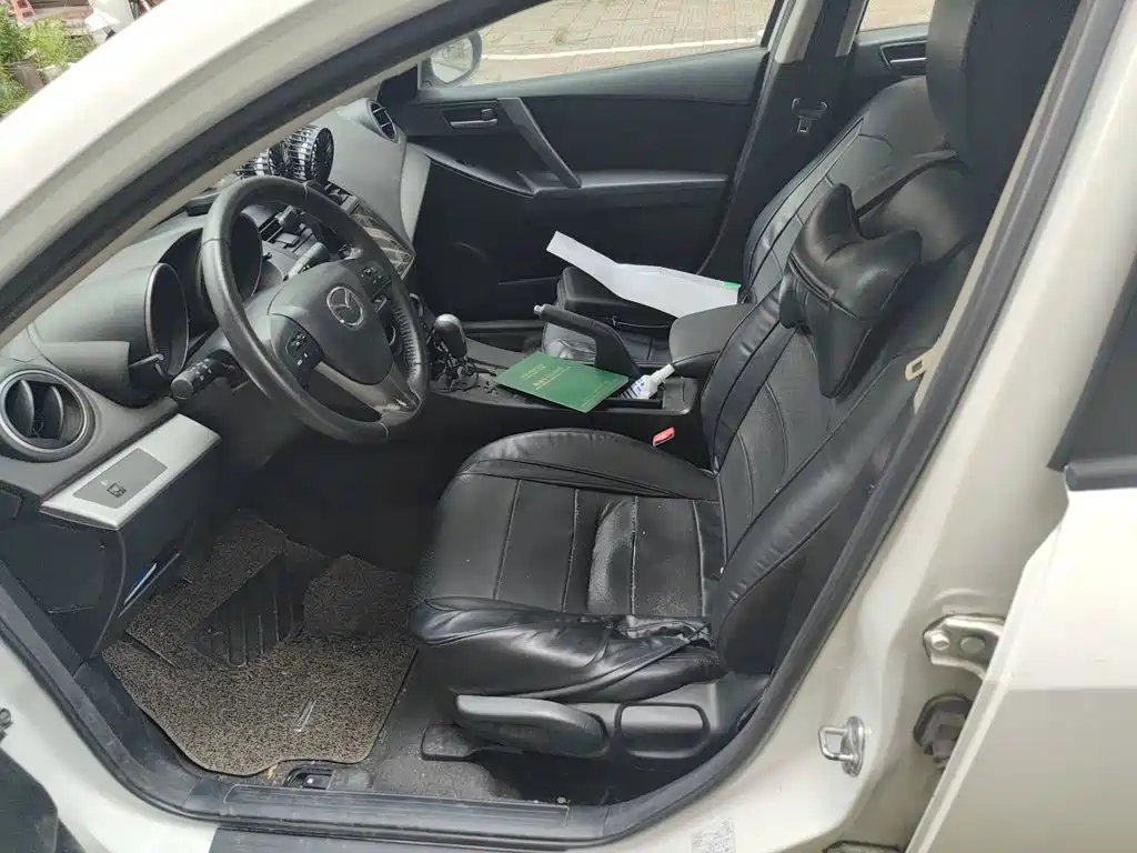 Mazda Mazda3 Axela 2014 2013 Sedan 1.6L Automatic Elite