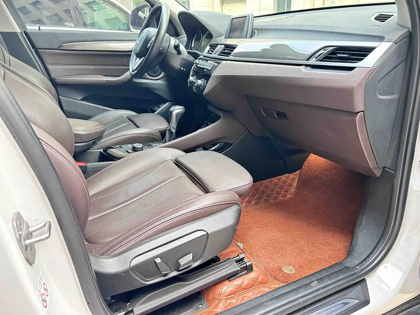 BMW X1 2019 sDrive18Li Premium Model фото 18