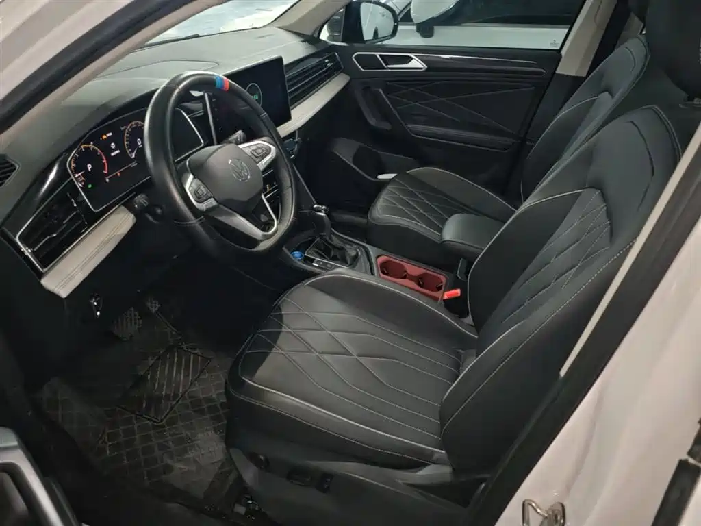 Volkswagen Tiguan L 2024 Outstanding 300TSI Auto 2WD Dragon Soaring Edition фото 11
