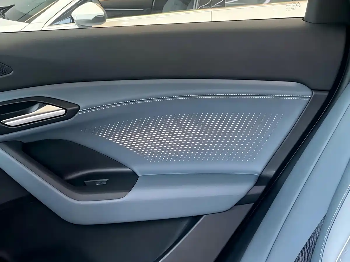 صورة 4 - Audi Q6L e-tron
