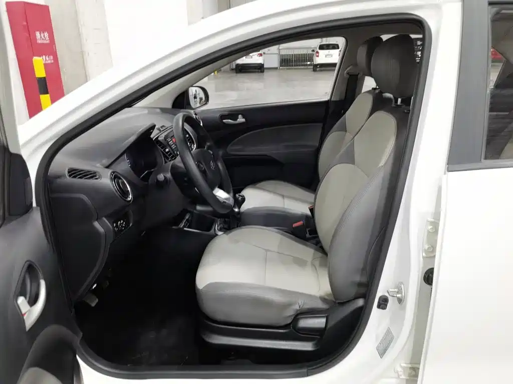 Photo 10 - Kia Pegas