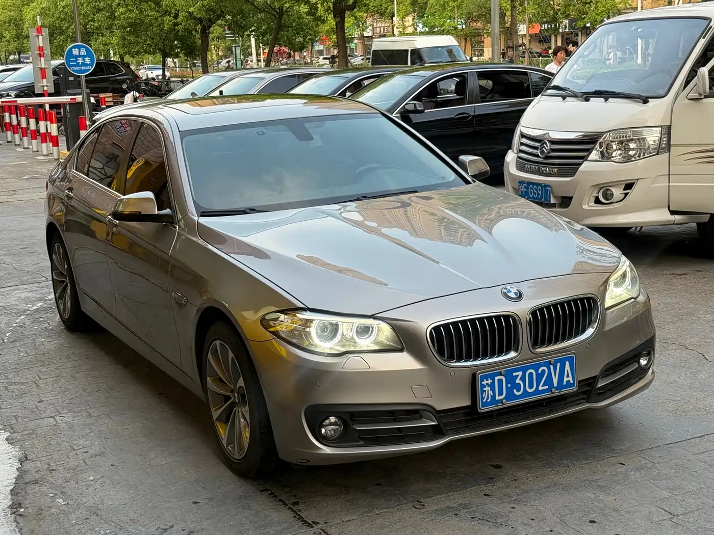 BMW 5 Series 2017 525Li Leading Edition фото 3