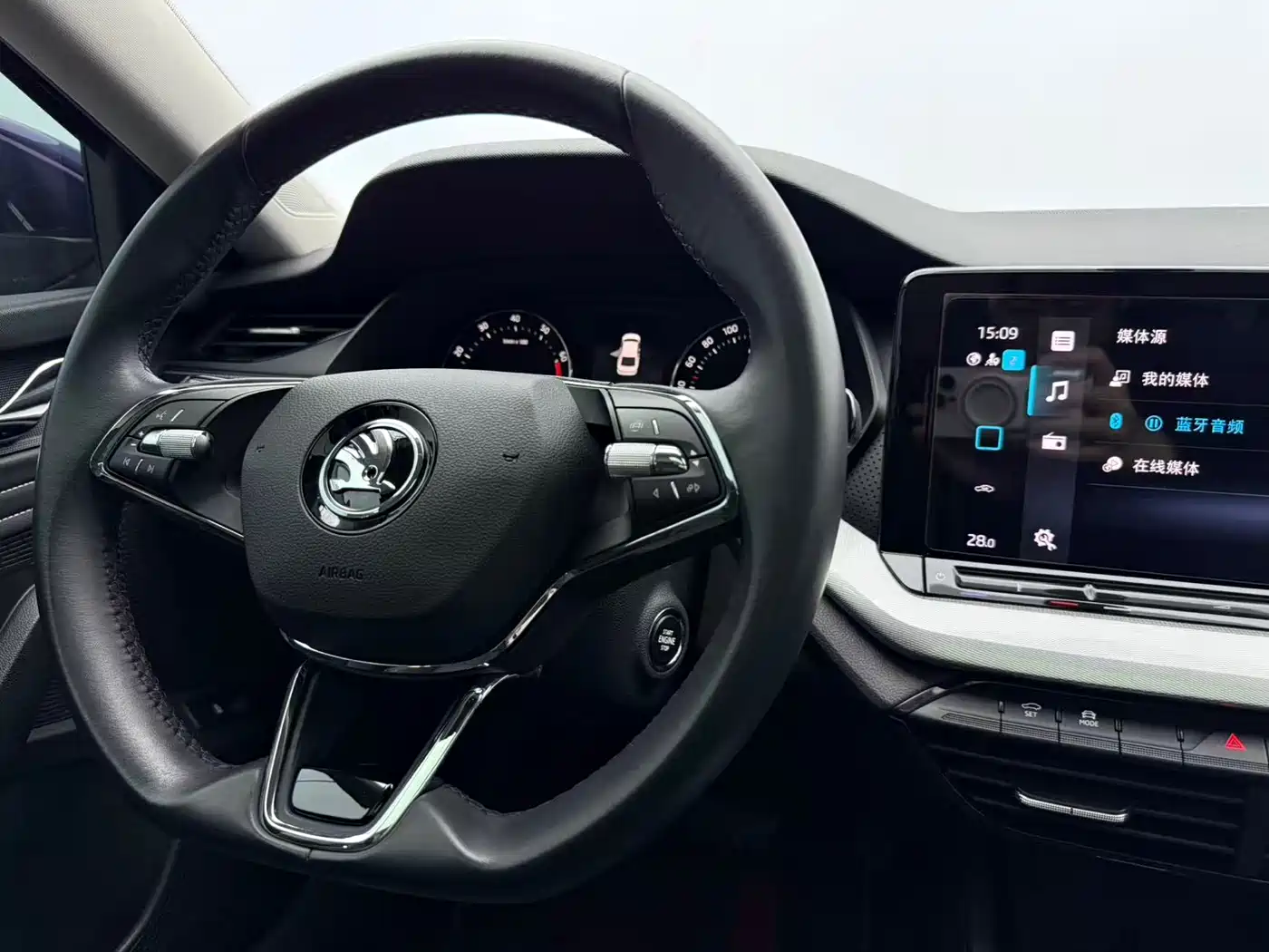 Škoda Octavia 2023 Facelift PRO TSI280 Premium Edition фото 11