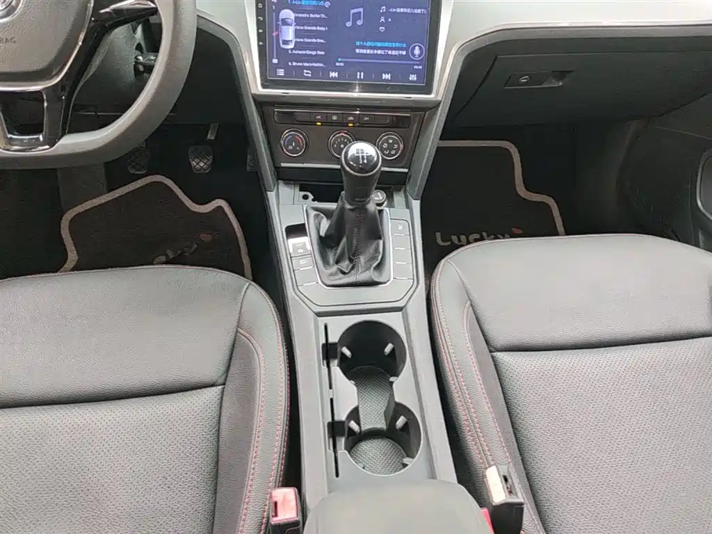 Volkswagen Lamando 2015 230TSI Manual Style Edition фото 14