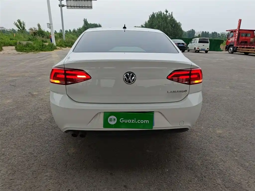 Volkswagen Lamando 2015 230TSI Manual Style Edition фото 6