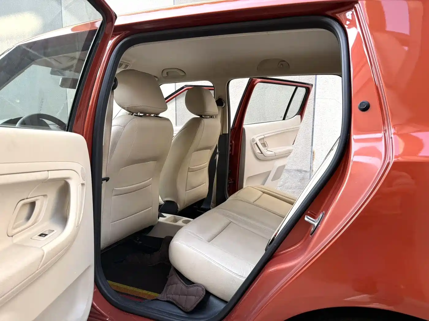 Škoda Fabia 2012 1.4L Automatic Crystal Edition фото 4