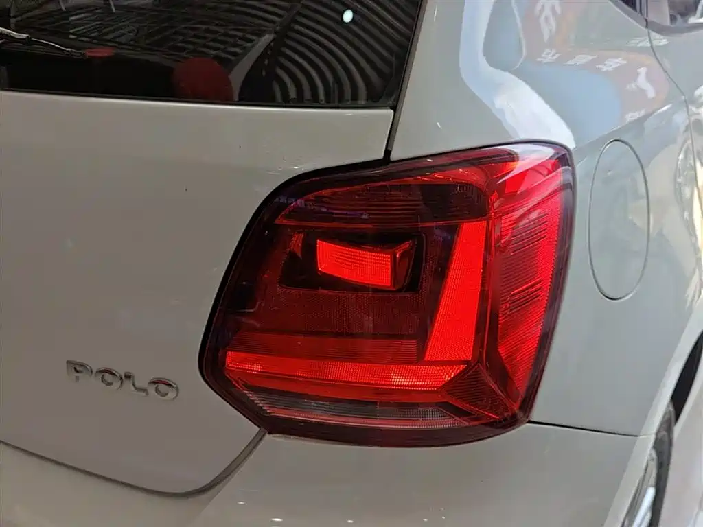 Volkswagen Polo 2016 1.4L Automatic Trend фото 8