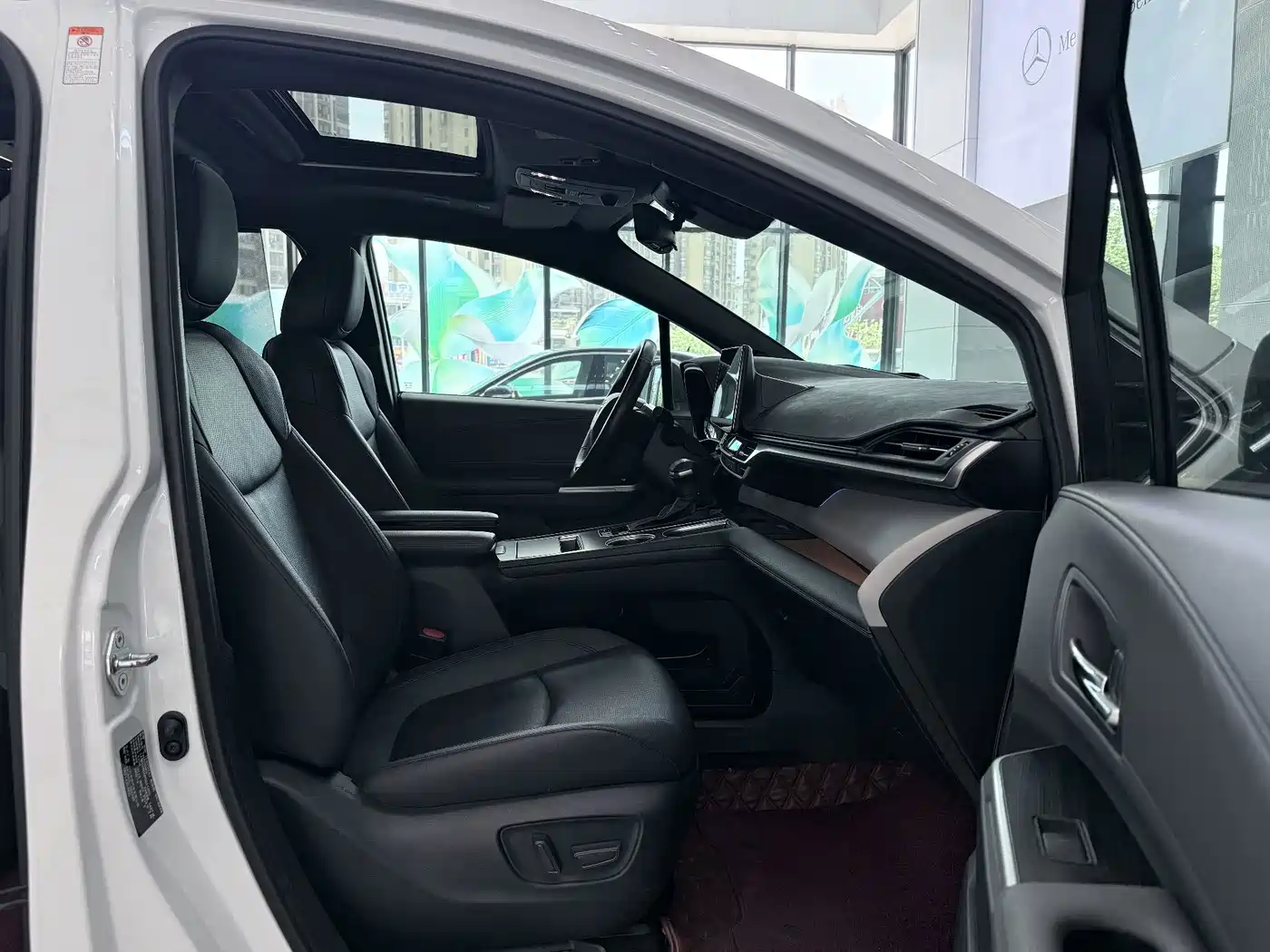 Photo 10 - Toyota Granvia