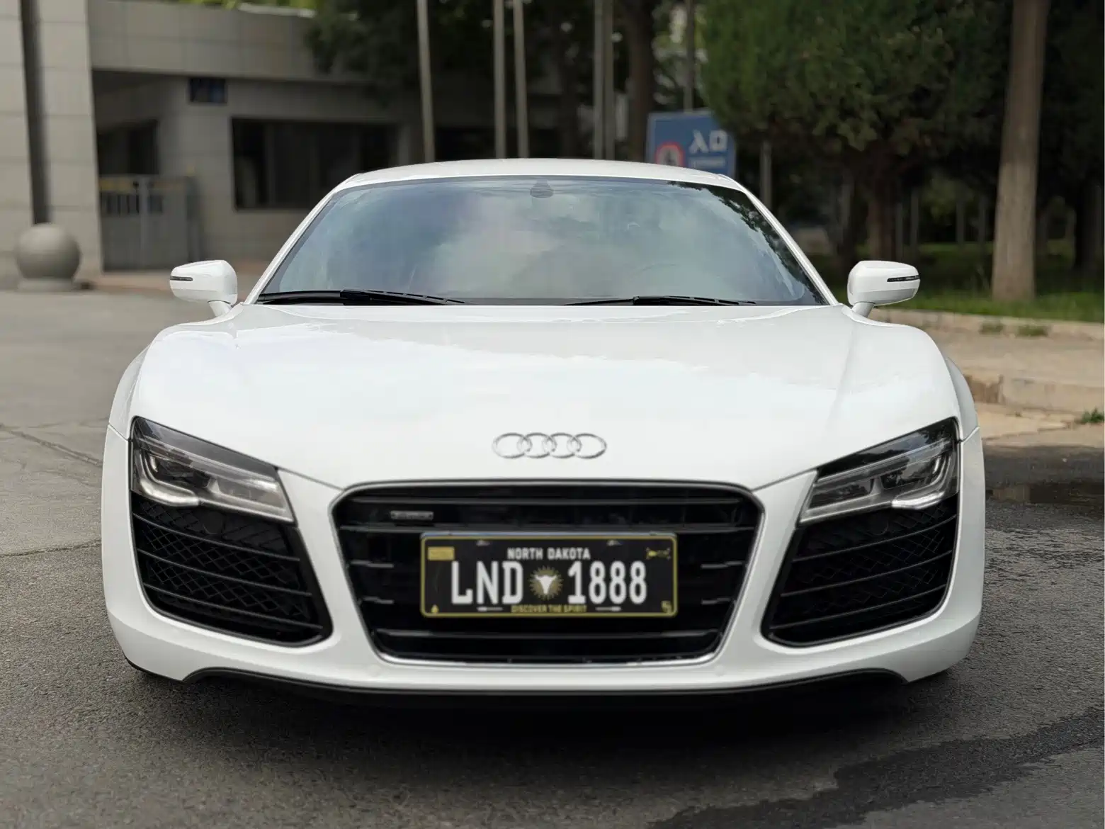 Photo 2 - Audi R8