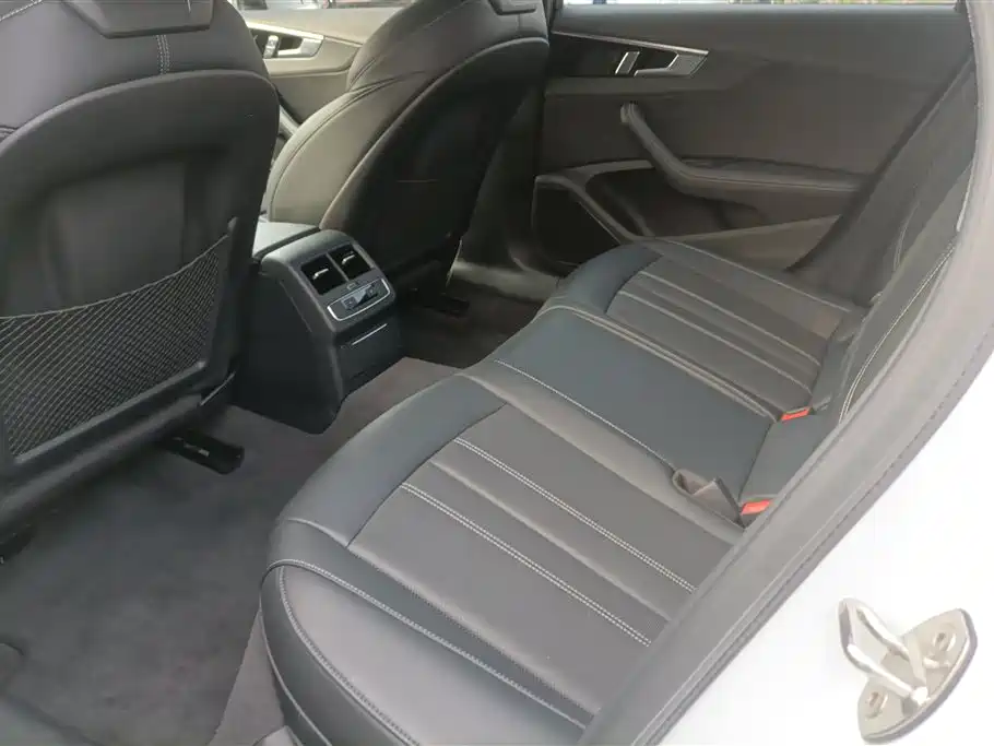 Audi A4L 2024 40 TFSI Luxury Dynamic фото 11