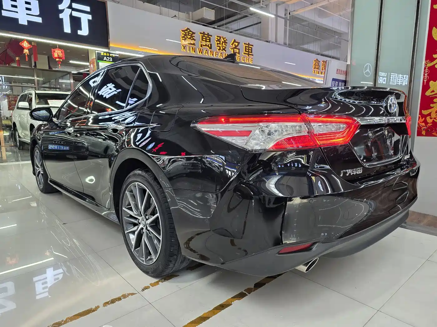 Toyota Camry 2023 Hybrid 2.5HG Luxury Edition фото 5