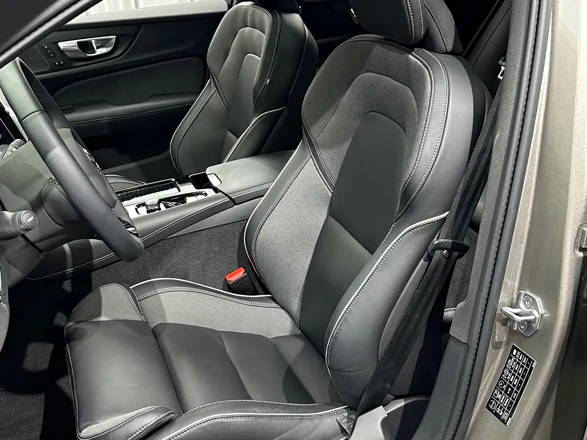 Volvo S60 Plug-in Hybrid 2021 2021 T8 Twin Engine AWD R-Design Sport Edition