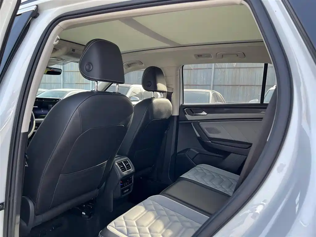 Volkswagen Tayron 2023 280TSI 2WD Luxury Plus Advanced Edition фото 13