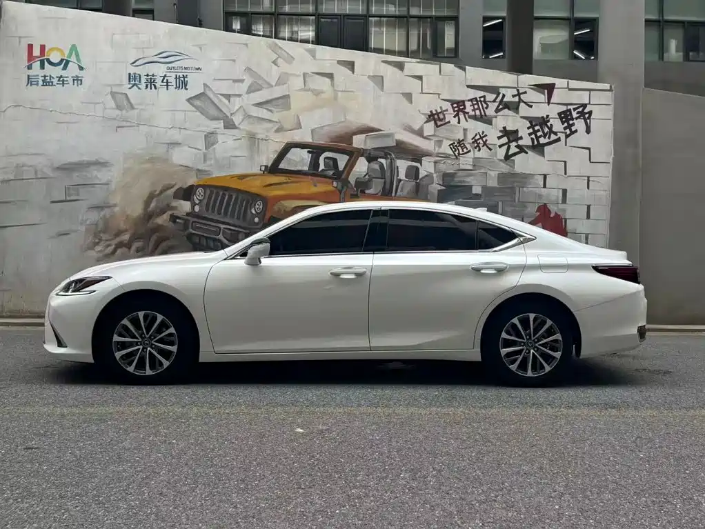 Фото 3 - Lexus ES