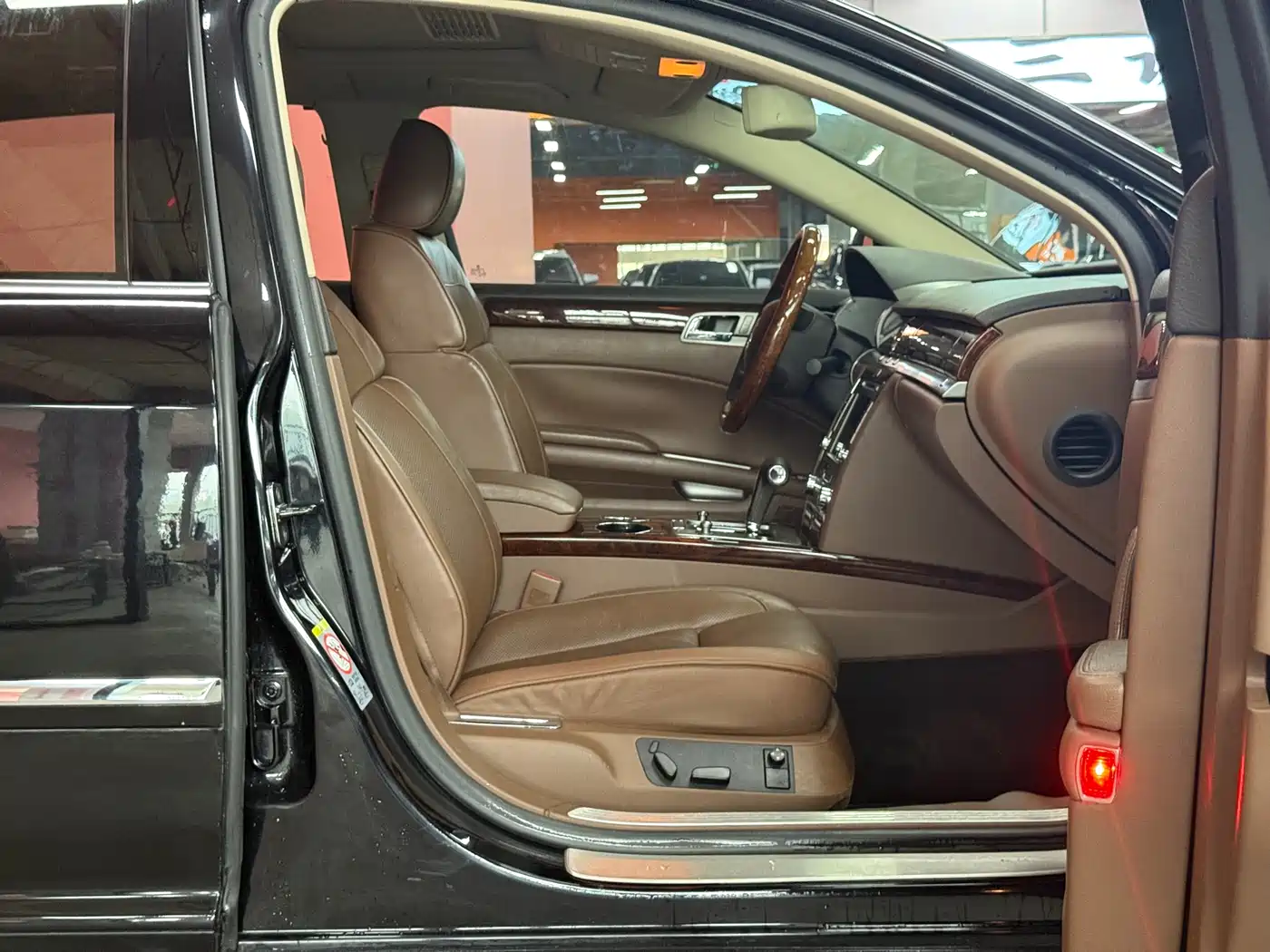 Volkswagen Phaeton 2012 3.0L Executive фото 30
