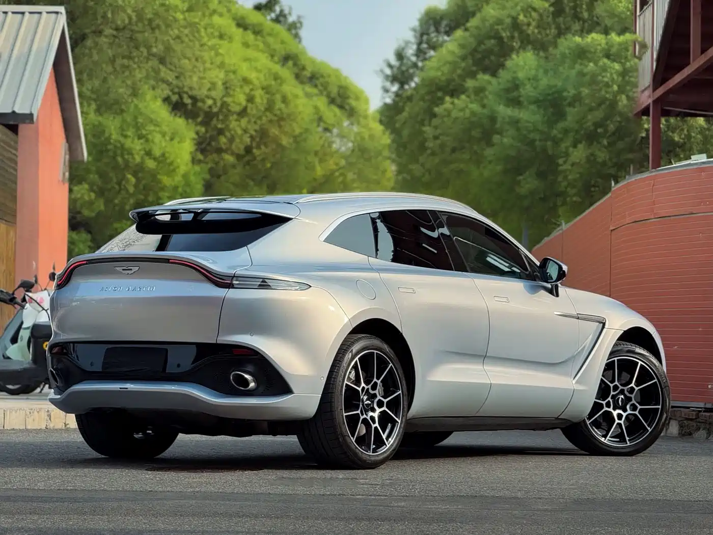 Aston Martin DBX 2021 2020 4.0T V8