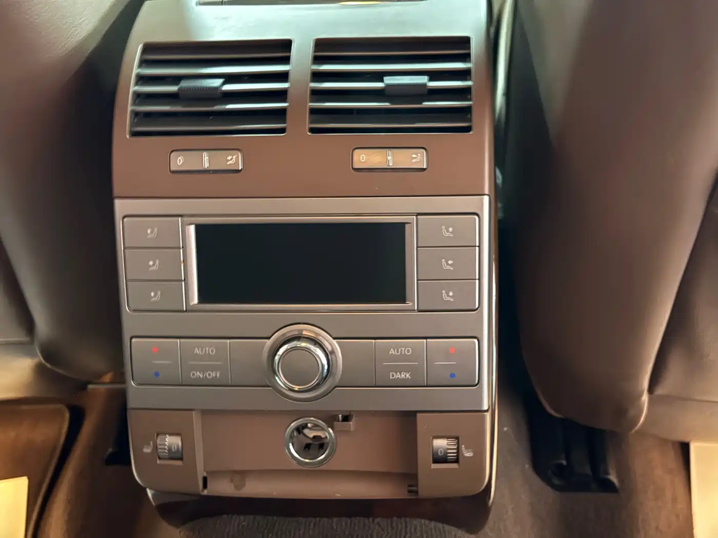 Volkswagen Phaeton 2012 3.0L Executive фото 26