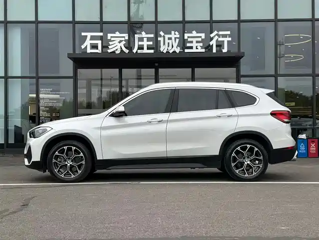 BMW X1 2022 sDrive25Li Leading — фото 4