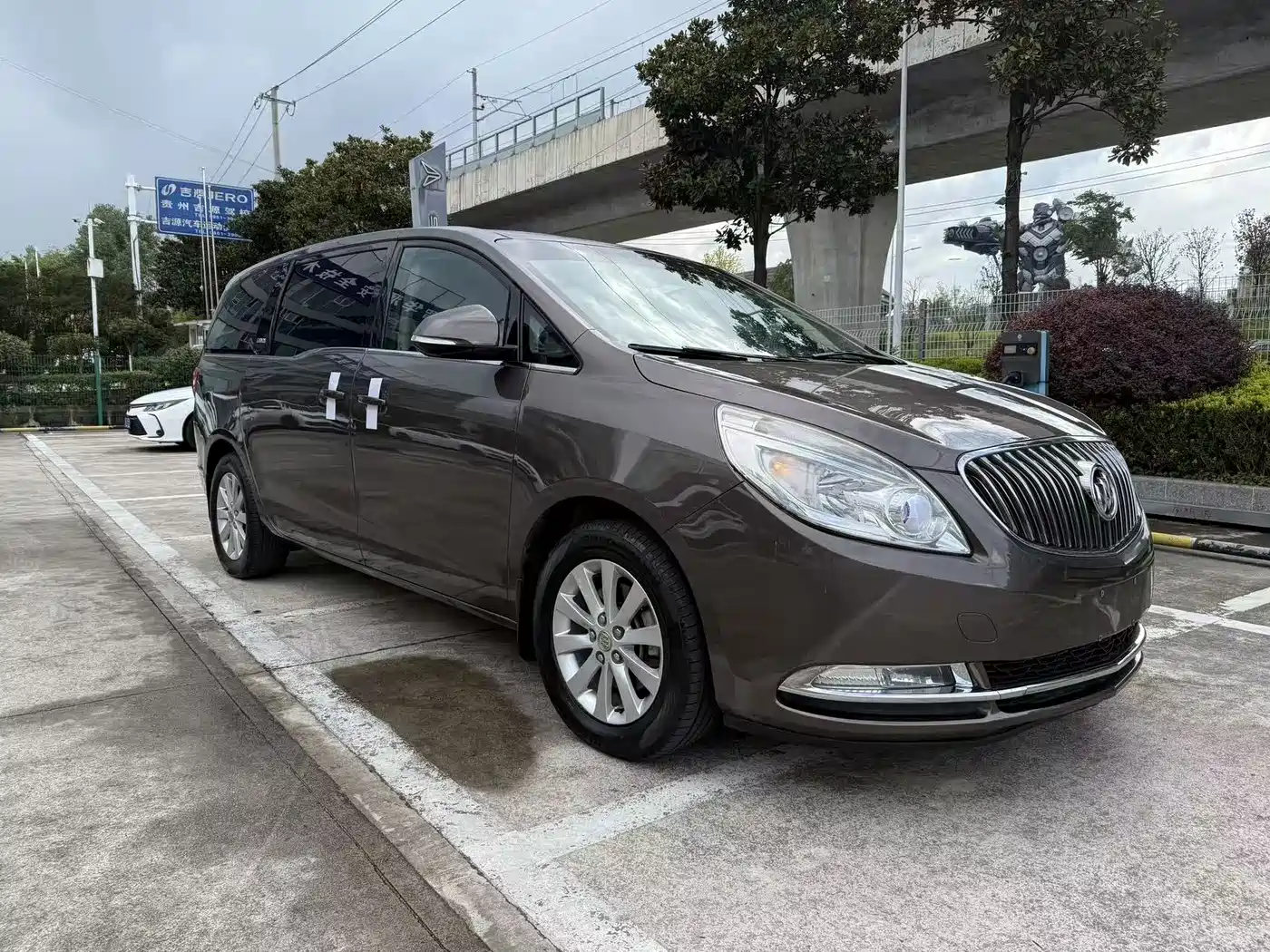 Buick GL8 2014 2.4L CT Luxury Business Comfort фото 2