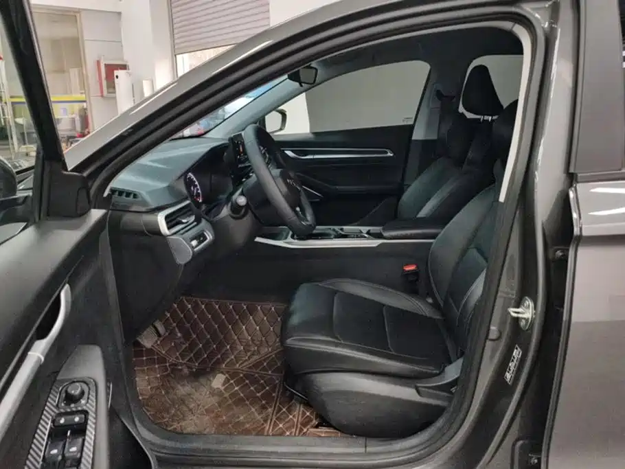 Фото 9 - Geely Emgrand
