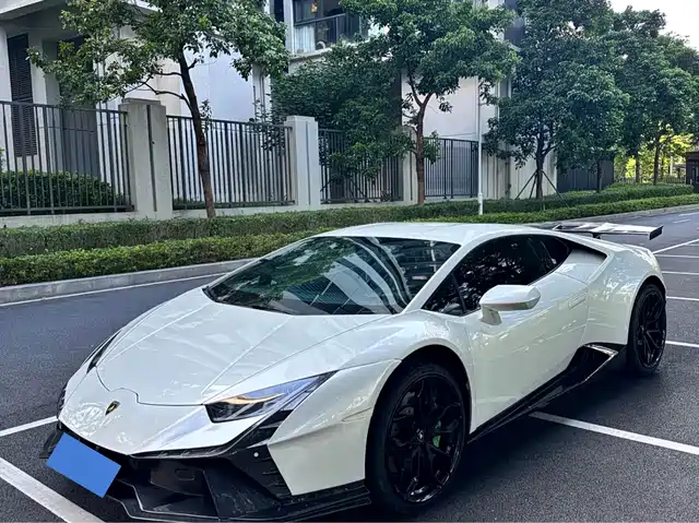 LAMBORGHINI HURACÁN