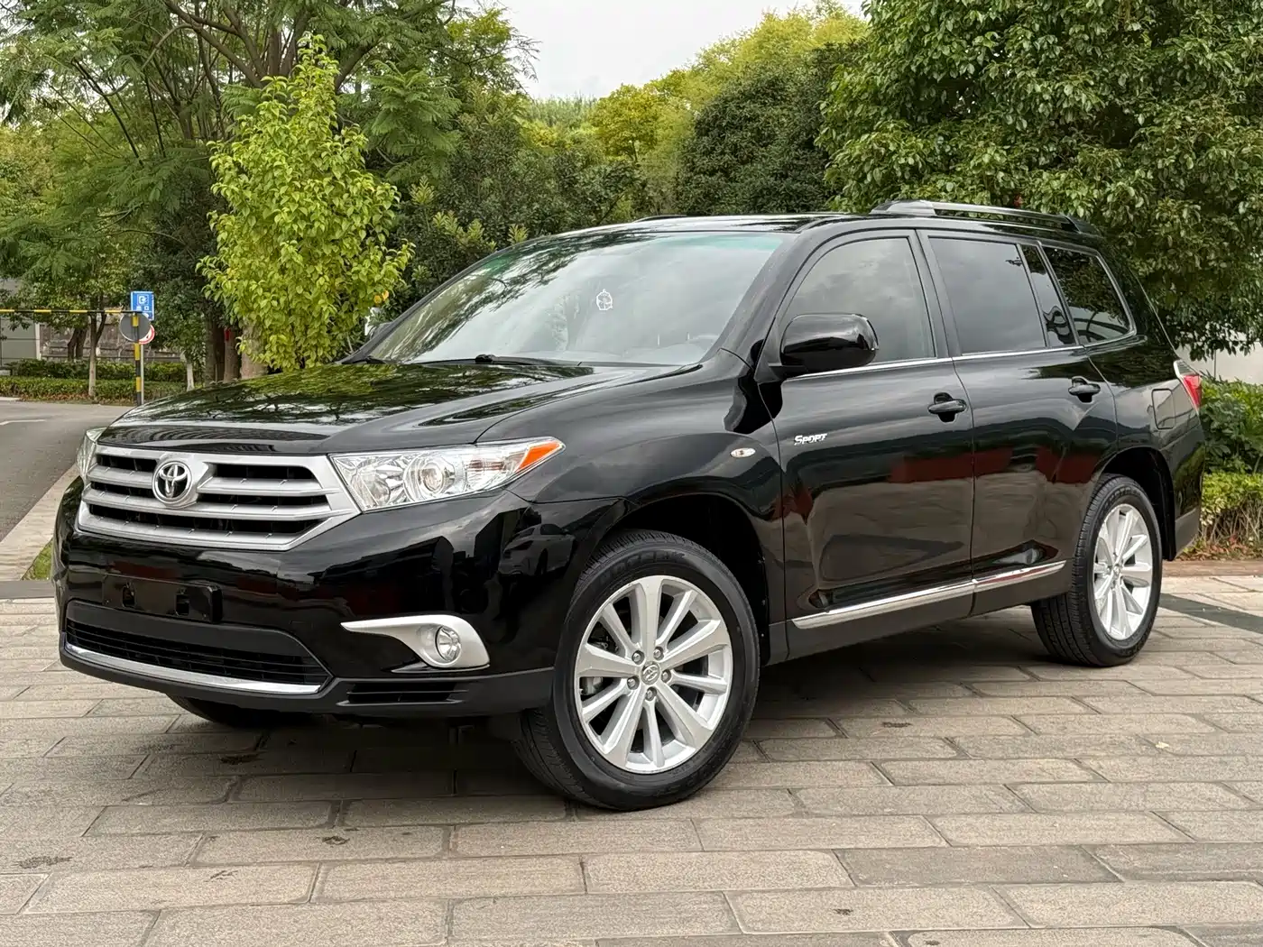 Фото 1 - Toyota Highlander