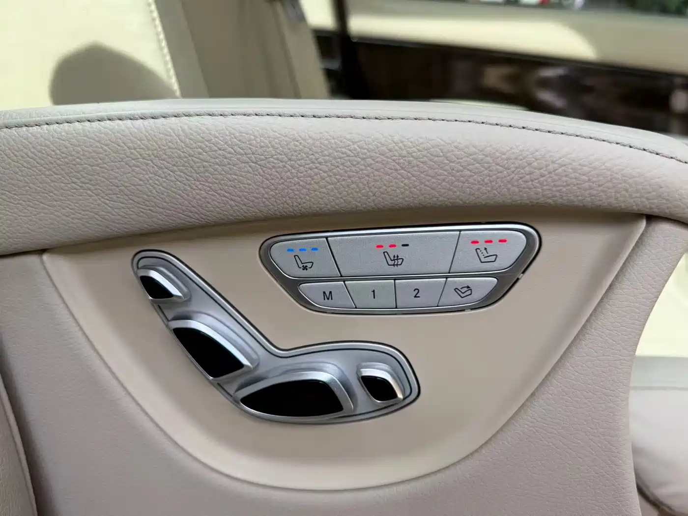 Mercedes-Benz V-Class 2018 V 260 L Premium Long Wheelbase Edition China VI фото 19