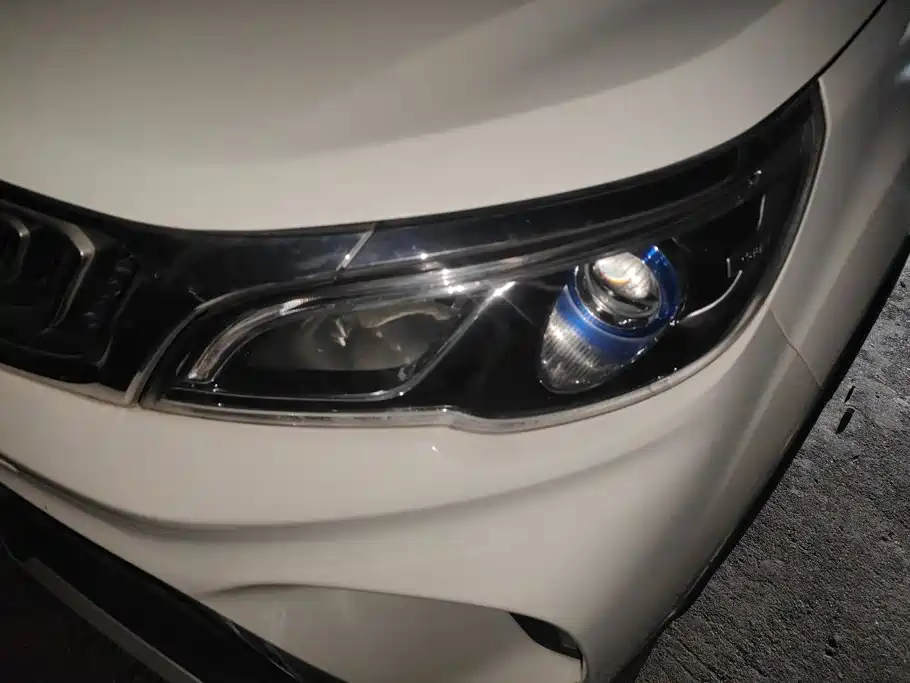 Photo 5 - Geely Vision X3