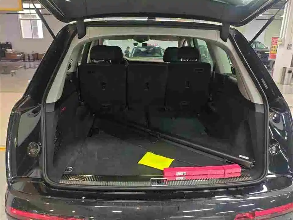 Audi Q7 2026 2024 55 TFSI quattro S line Sport