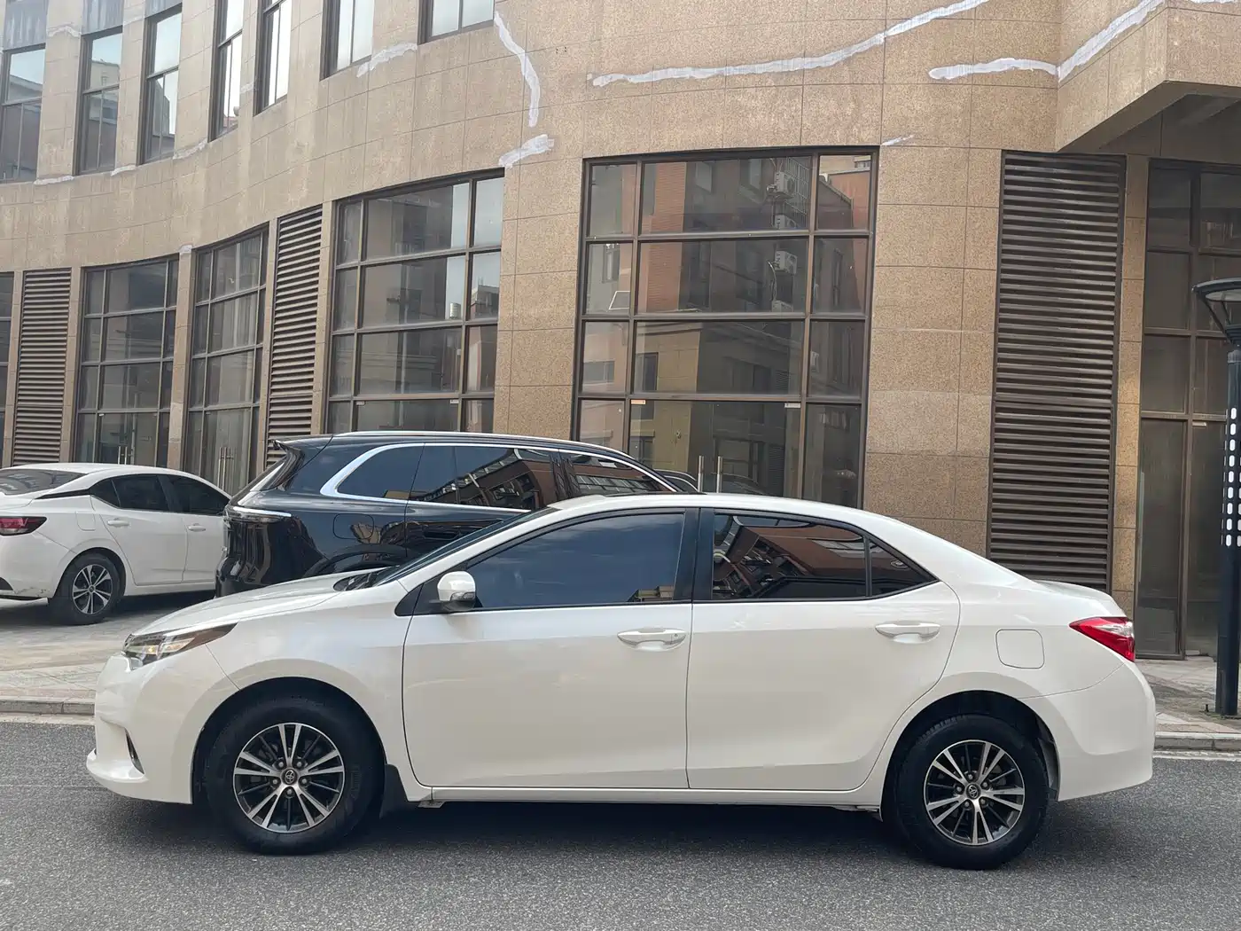Toyota Levin 2014 1.6G CVT Elite Edition фото 3