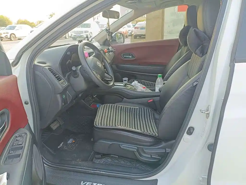 Фото 10 - Honda Vezel