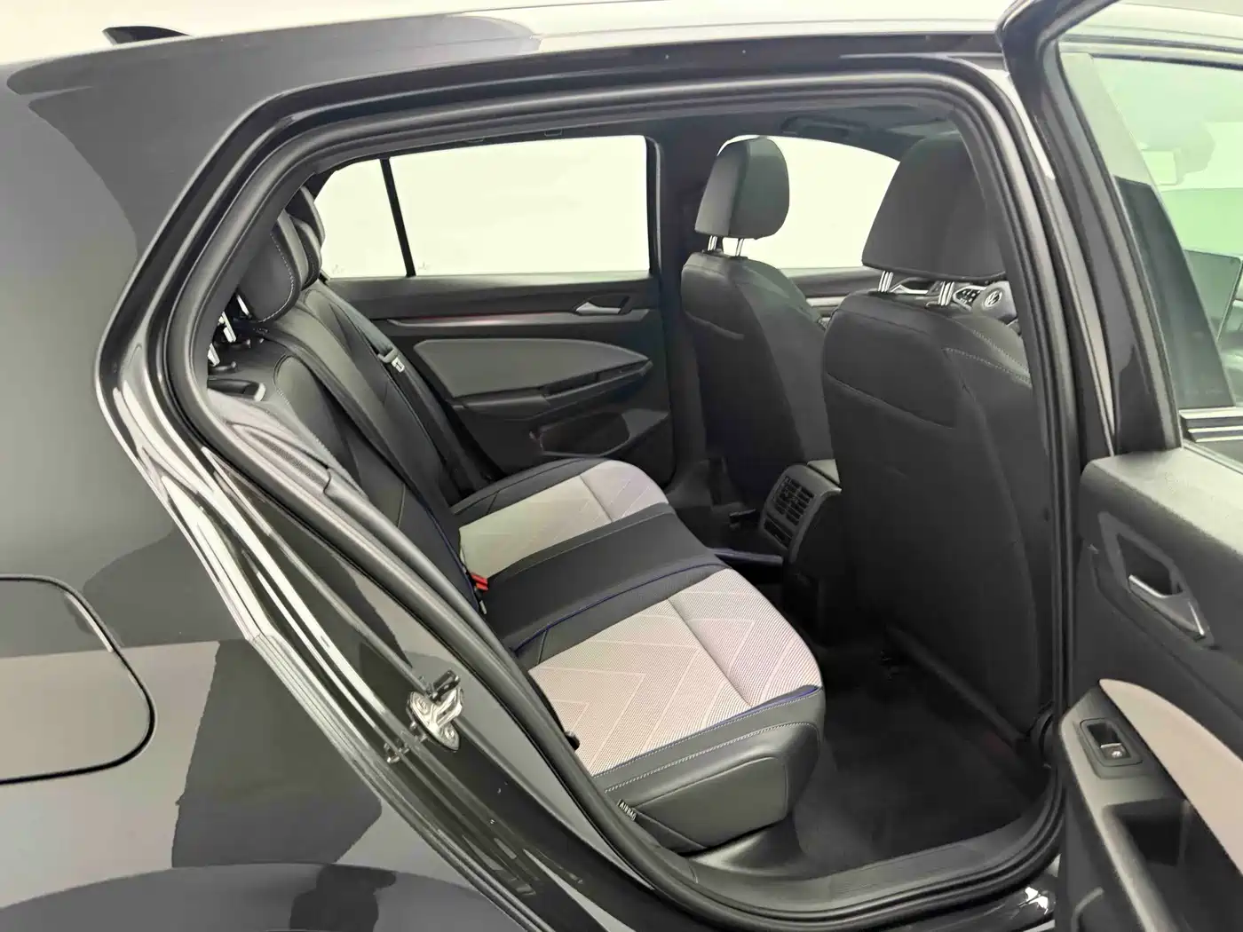 Volkswagen Golf 2026 2025 Facelift 300TSI R-Line