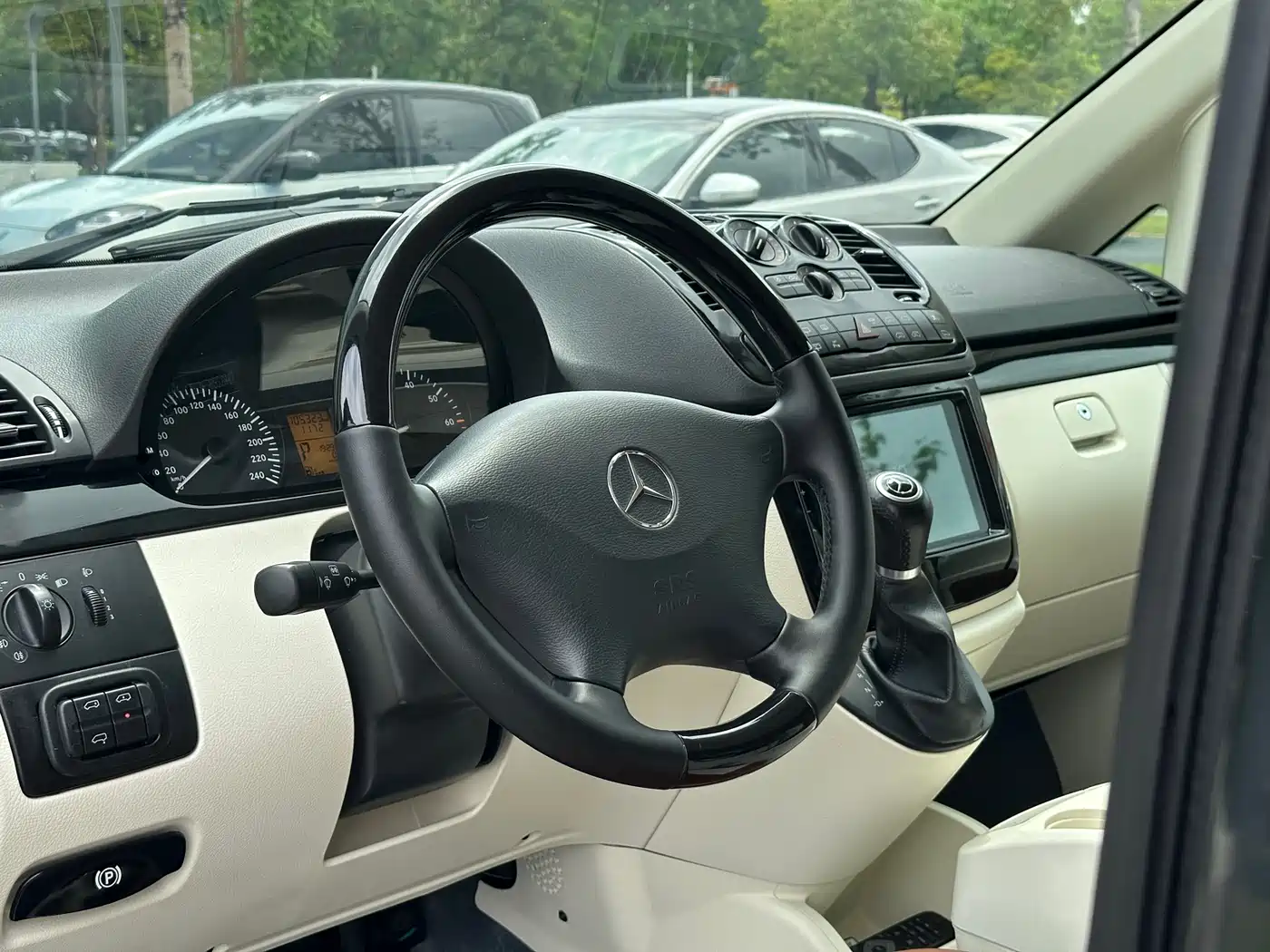 Mercedes-Benz Vito 2013 Model 3.0L Elite Edition фото 6