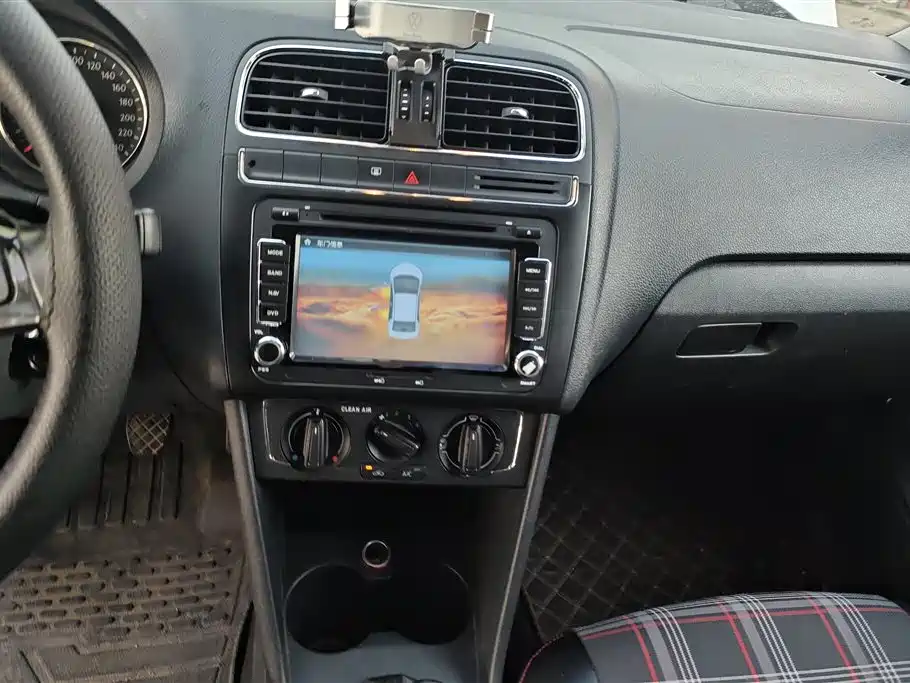 Volkswagen Polo 2016 1.6L Manual Comfort фото 13