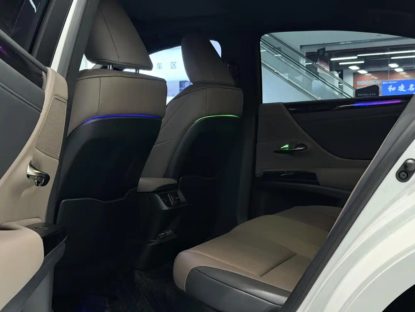 Lexus ES 2021 300h Luxury Edition фото 9