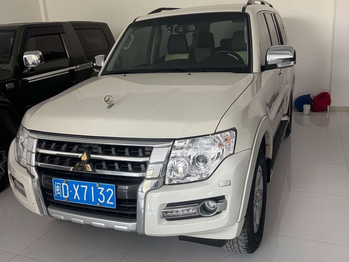 Mitsubishi Pajero (Import)