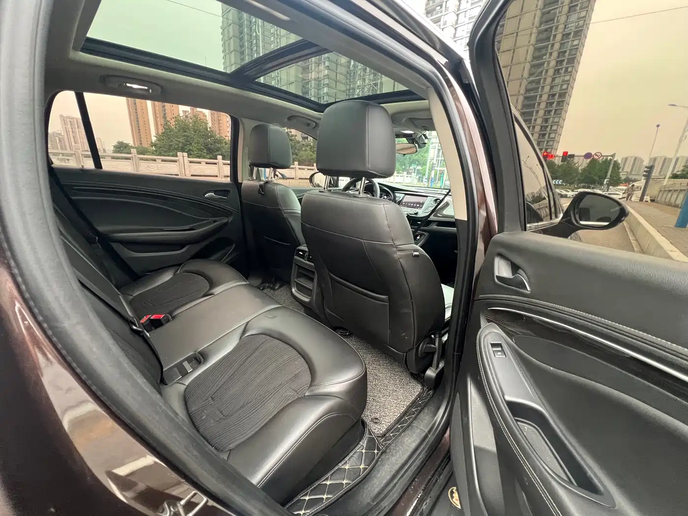 Buick Envision Plus 2020 20T FWD Leading фото 8