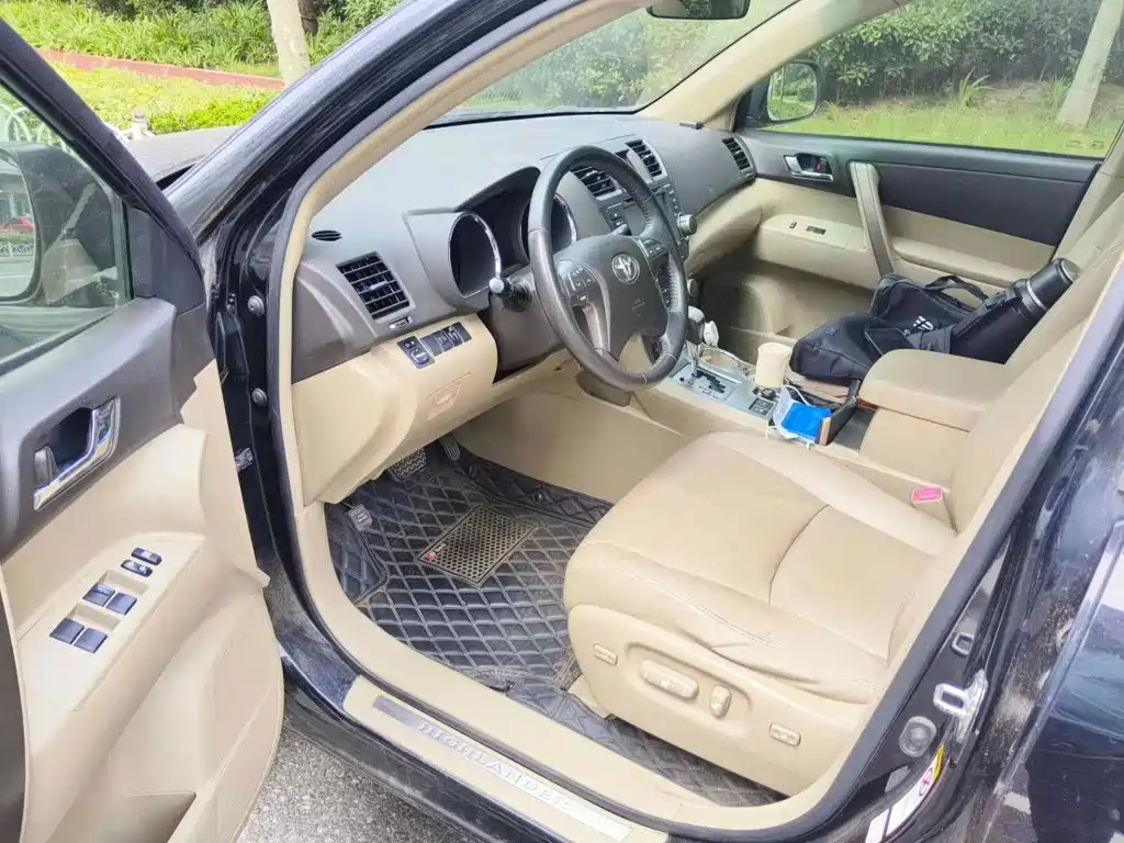 Photo 8 - Toyota Highlander