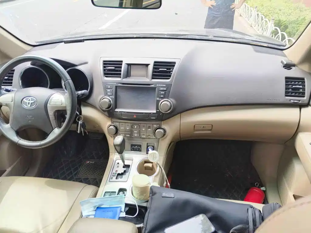 Photo 12 - Toyota Highlander