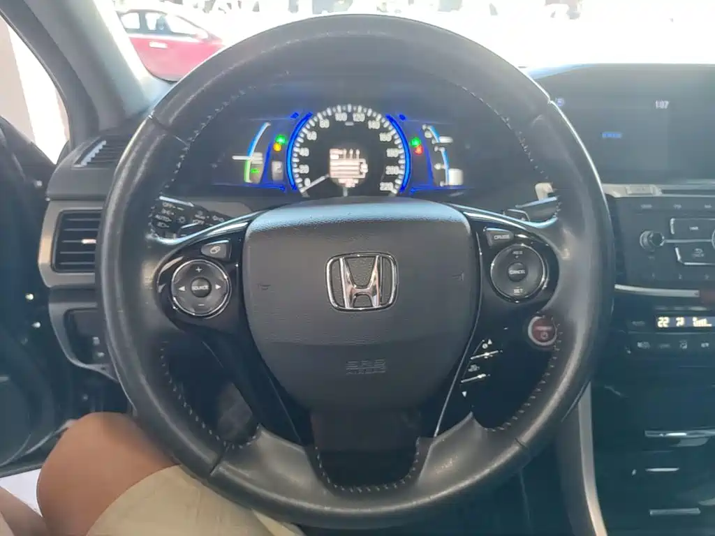 Фото 11 - Honda Accord