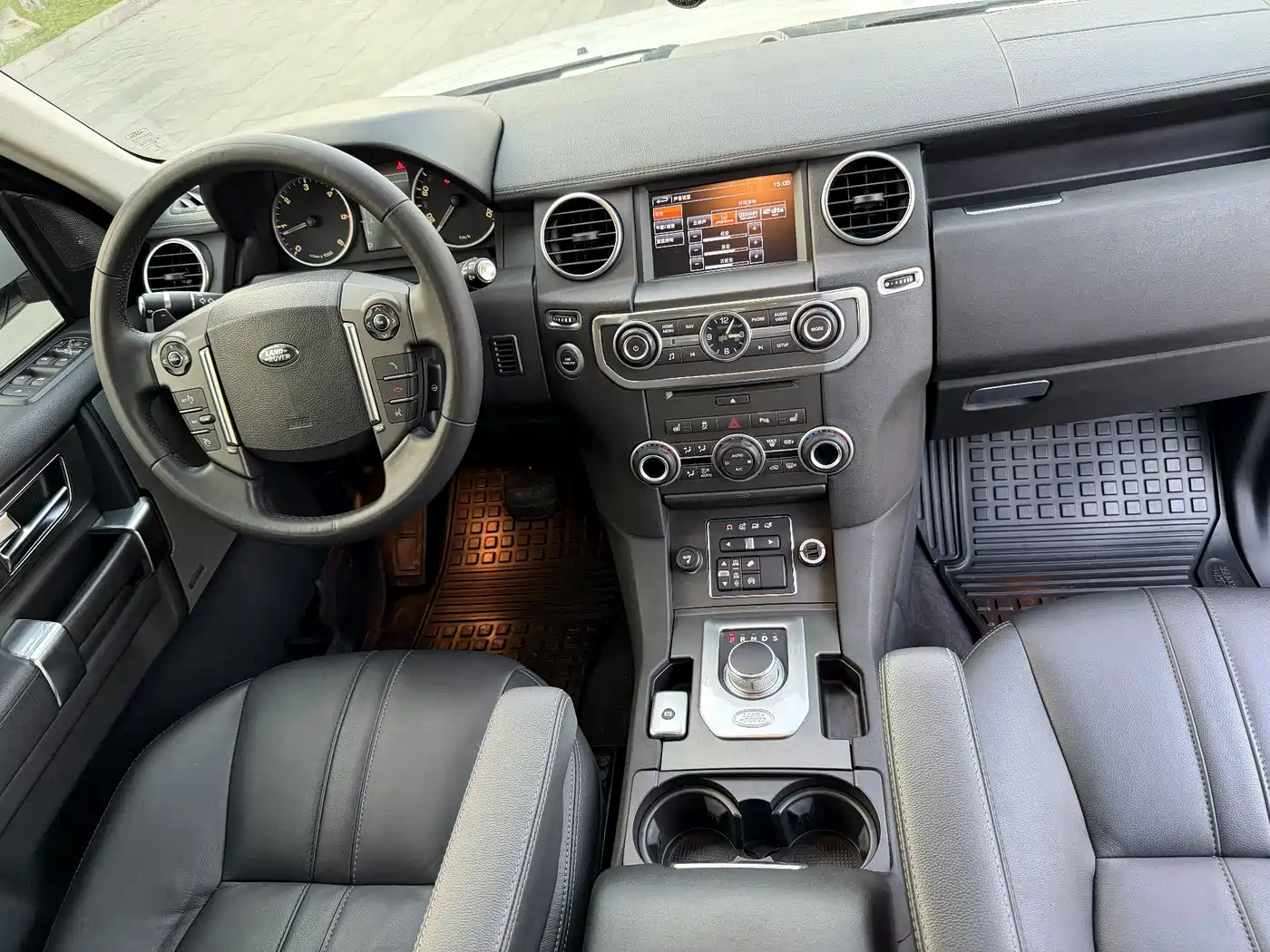 Land Rover Discovery 2015 3.0 SDV6 HSE Diesel фото 19