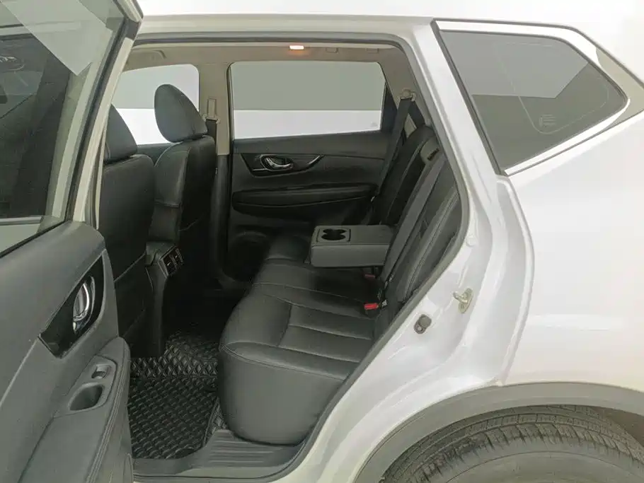 Фото 11 - Nissan X-Trail
